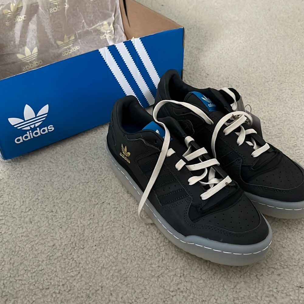 Forum Low Adidas Unworn with tags